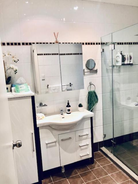 Hotel Style Monterey Guest Studio Near Hospitals, Beach And Airport Sidney Exterior foto